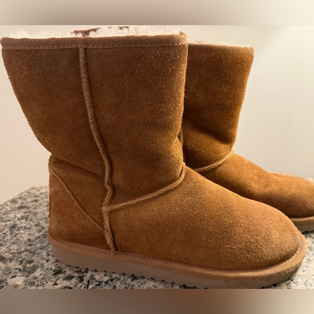 Koolaburra by UGG Sz 9 LIKE NEW  Chestnut Suede Boots